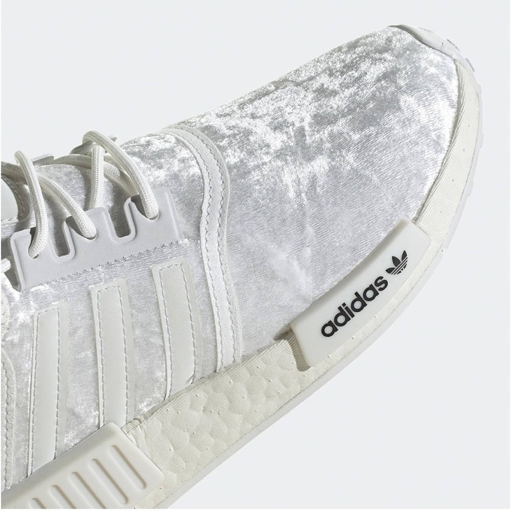 NEW Adidas NMD R1 Women’s Velour Crystal White & Silver Chrome Sz 7 - Picture 9 of 13